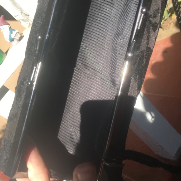 ❄️SALE❄️ VINTAGE black velvet purse. - Picture 5 of 5